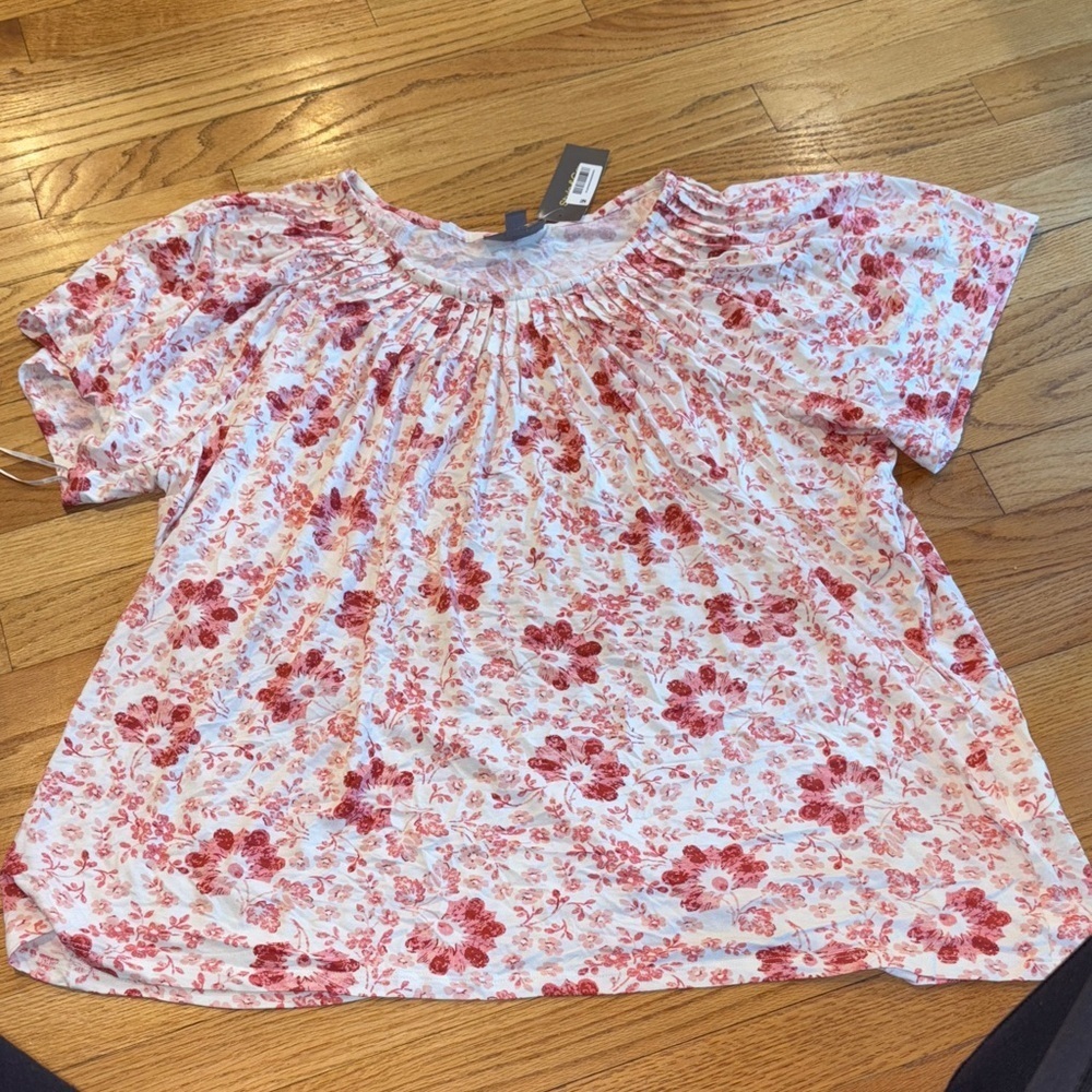 Style & Co. Red and White Floral Short Sleeve Top